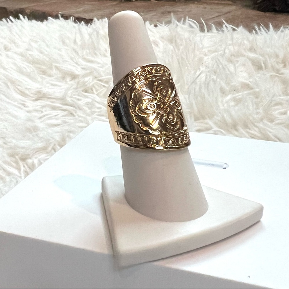 Solid, Unique, Gold Tone Statement Ring Wm’s Size… - image 1